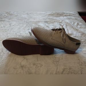 Woman's Saddle Shoe, Lt. gray 8.5 Wide